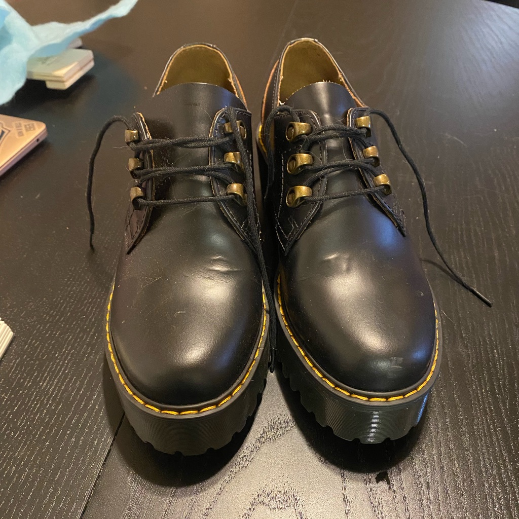 Dr. Martens Leona Lo - Size 7